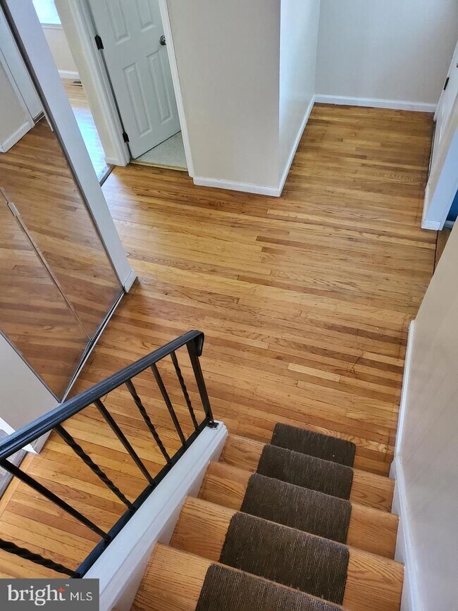 Building Photo - 10 Binford Ln