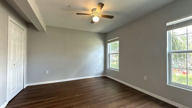 Building Photo - 425 F St