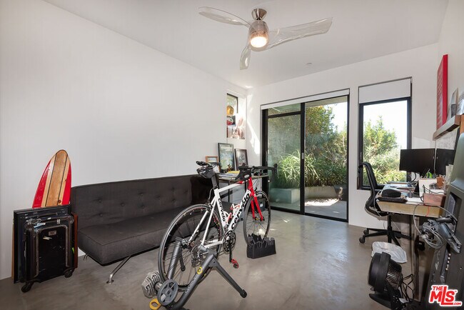 Building Photo - 581 Agate St