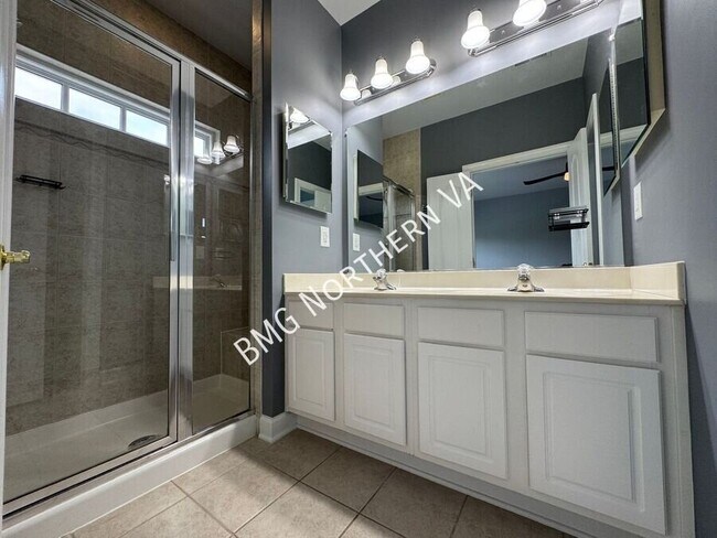 Building Photo - 10673 General Kirkland Dr