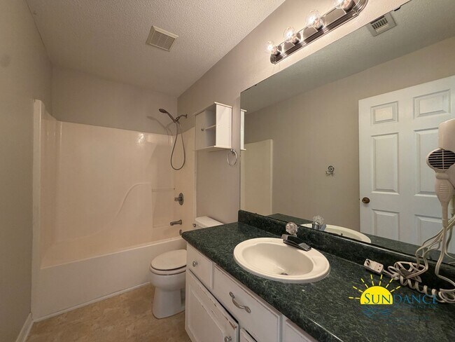 Building Photo - Great 3 Bedroom Home in Fort Walton Beach!