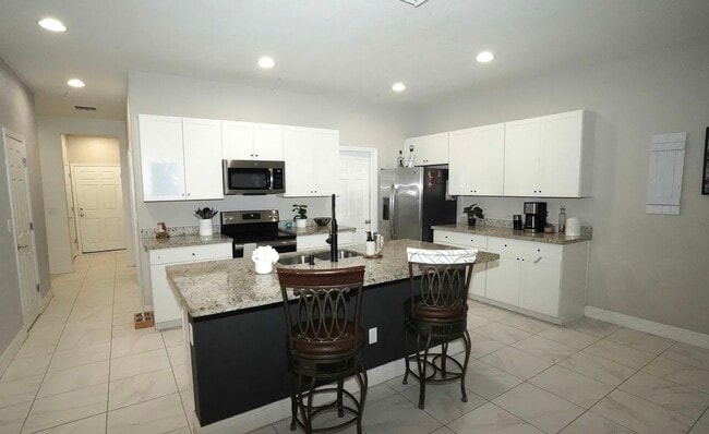 Building Photo - 1271 NW Leonardo Cir