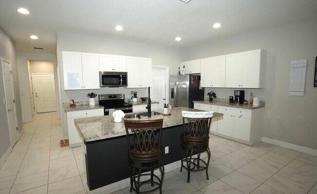 Building Photo - 1271 NW Leonardo Cir