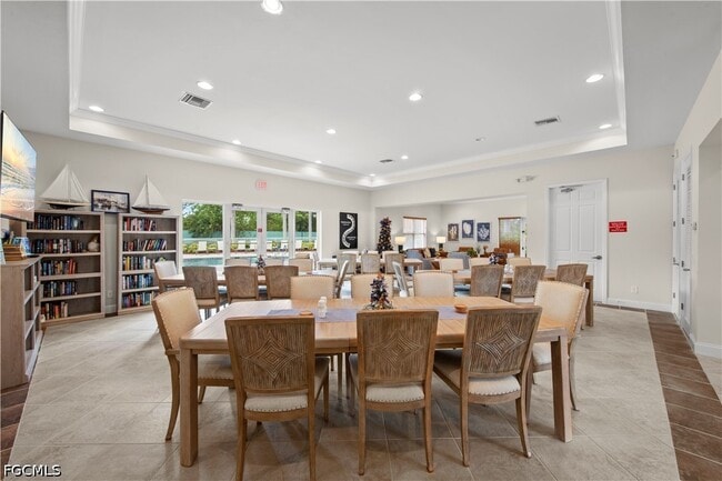 Building Photo - 11021 Gulf Reflections Drive