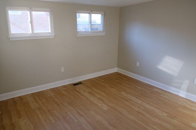 Bedroom 3 - 335 Burkhardt Ct