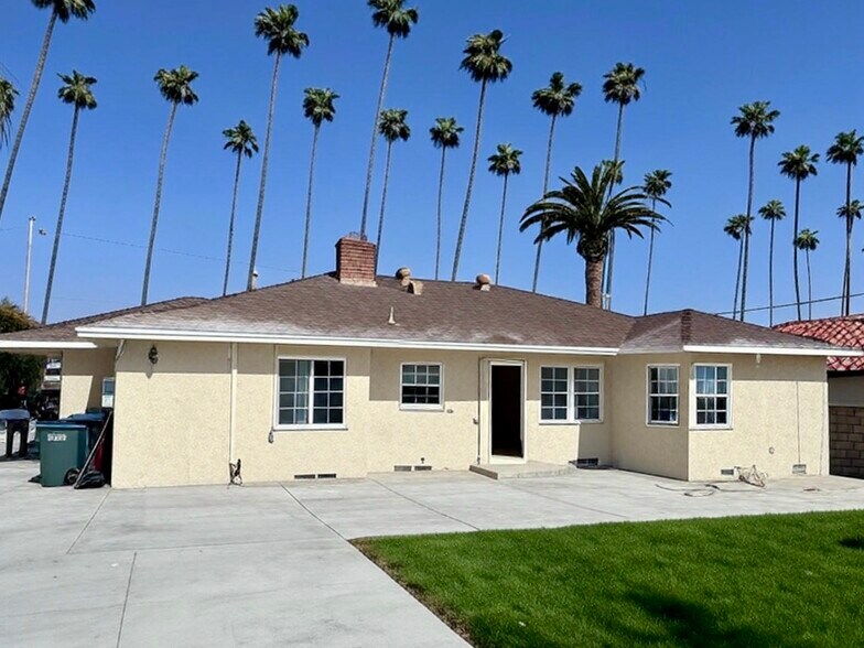 Building Photo - 1219 N Azusa Ave