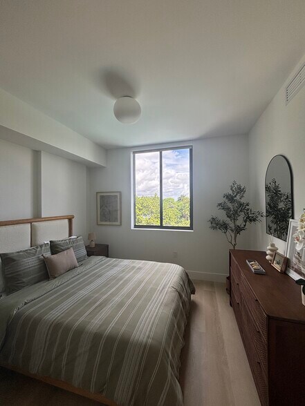 Building Photo - 2445 NE 183rd St