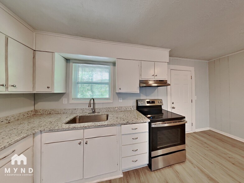 Building Photo - 1407 Sycamore Dr NW