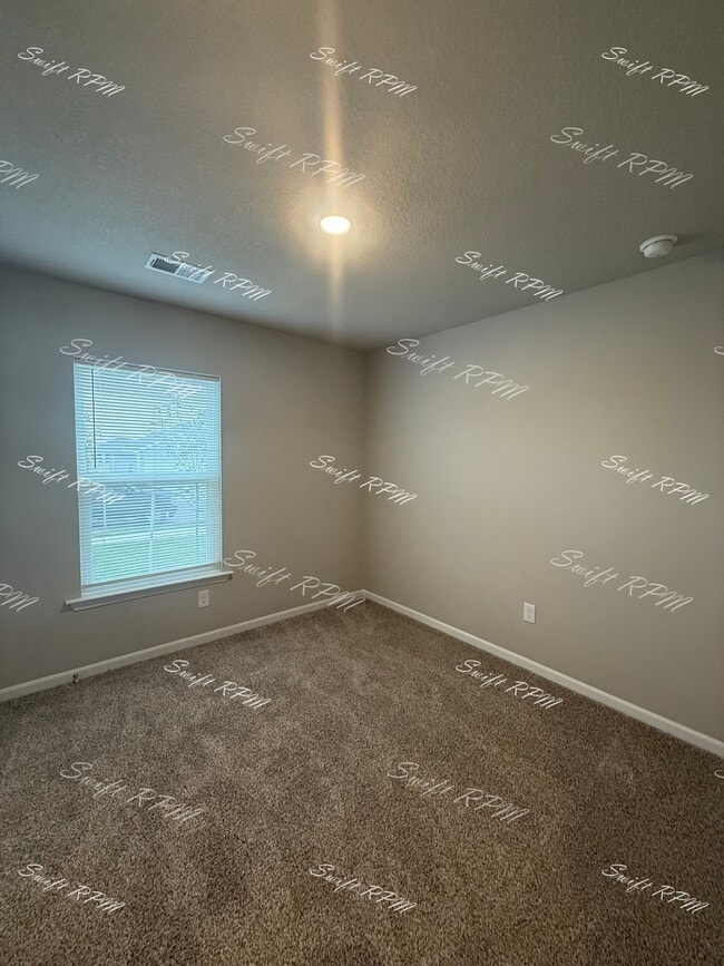 Building Photo - 559 W Lanesfield St