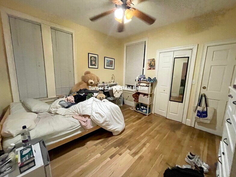 Building Photo - 731 Parker St