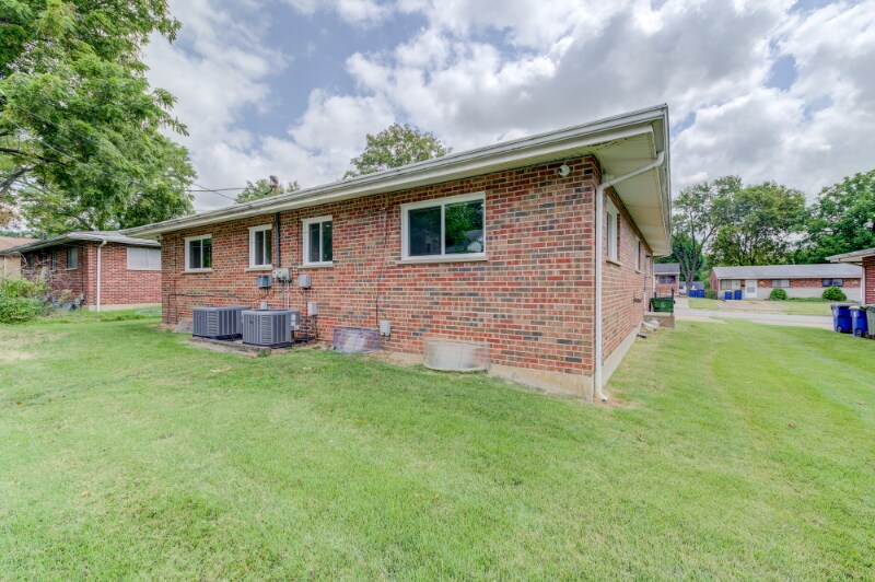 Building Photo - 4063 Esseldale Dr