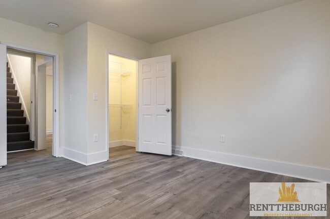 Building Photo - Updated 4BR 2 Full Bath House with Parking!