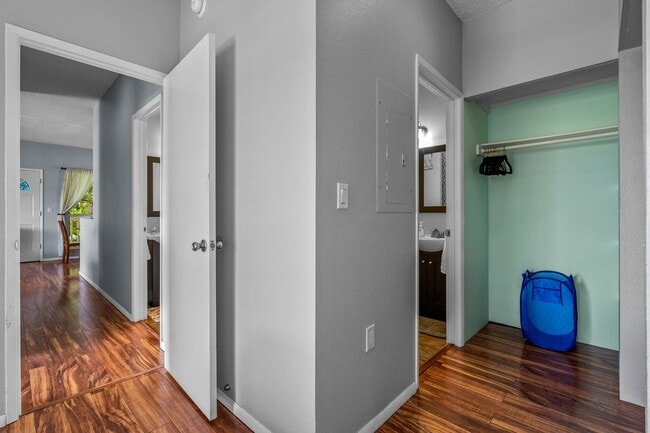 Building Photo - FULLY FURNISHED, 2/1.5 2nd floor condo in Keonekai Villages.