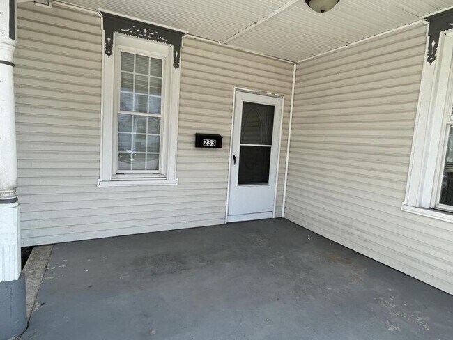 Building Photo - NOW AVAILABLE! 3 Bed, 2 Bath Victorian Hom...