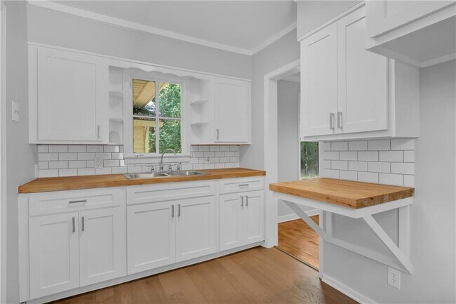 Building Photo - 4805 Chaudron Dr