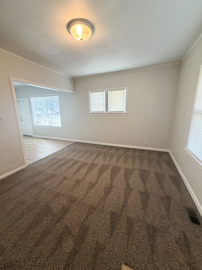 Building Photo - 2 BED, 1 BATH HOUSE