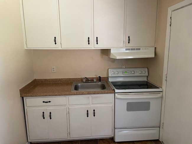 Building Photo - 1522 Myrtle Dr