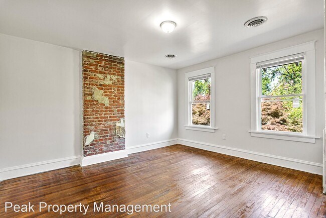 Building Photo - 4 br, 2 bath House - 1304 Bainbridge St.