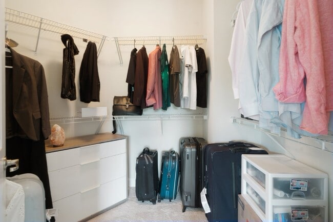 Building Photo - *Luxury, 4-level Broadlands town home zoned for the most desired schools in Ashburn (Mill Run/Eag...