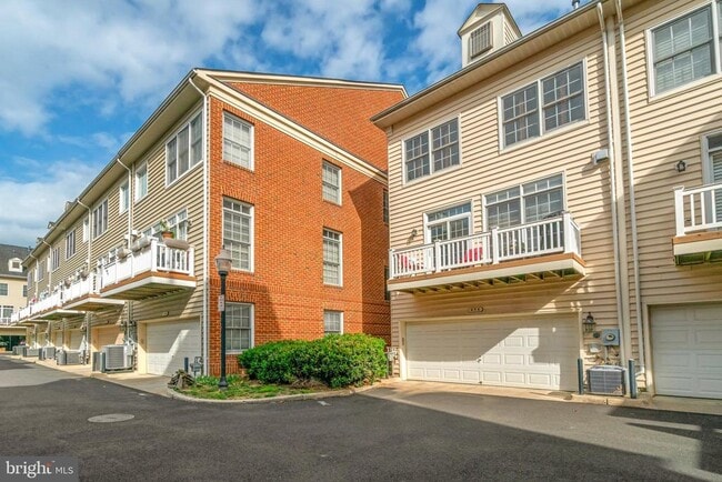 Building Photo - 456 Ferdinand Day Dr