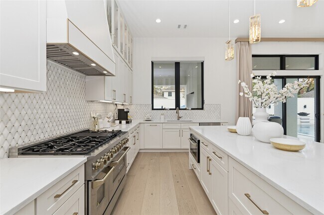 Building Photo - 13034 Memorial Dr