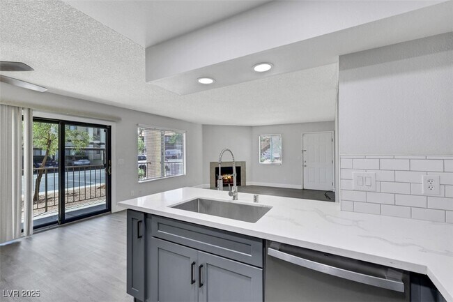 Building Photo - 1575 W Warm Springs Rd