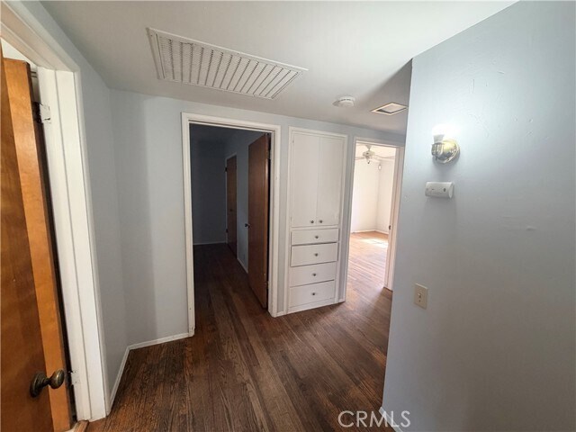 Building Photo - 323 E Holly St