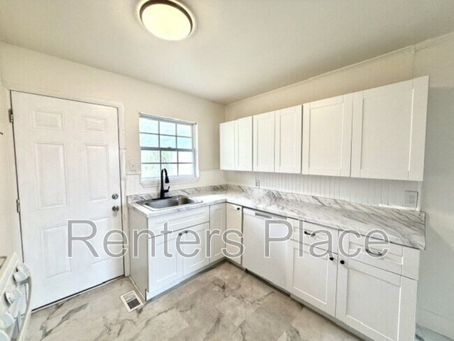 Building Photo - 229 East 28th St N