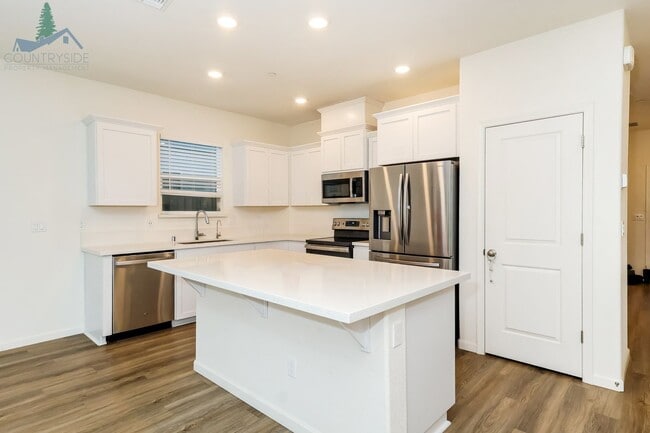 Building Photo - 577 Bedfordshire Dr