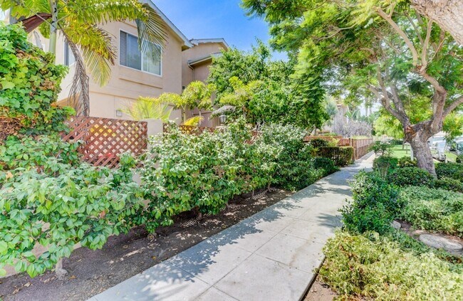 Primary Photo - 1939 Felspar St