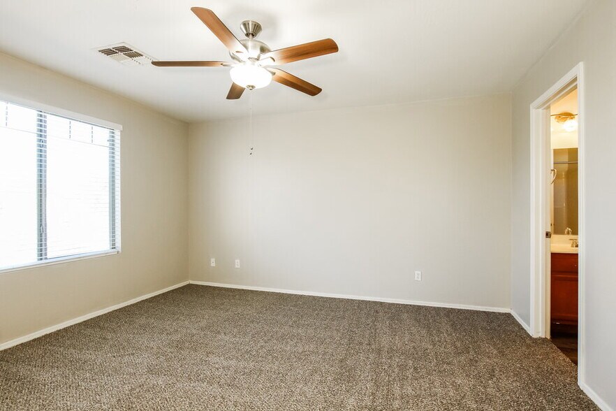 Building Photo - 3035 S 85th Dr