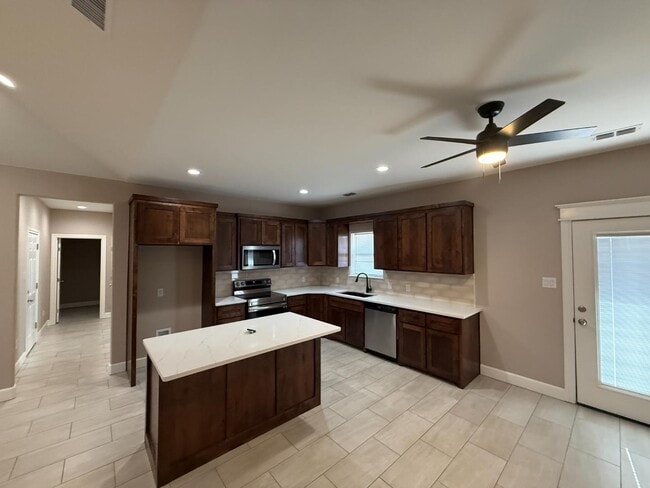 Building Photo - 267 NE Ave F