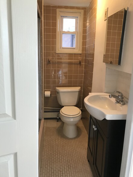 #3 bathroom - 510 Jersey Ave