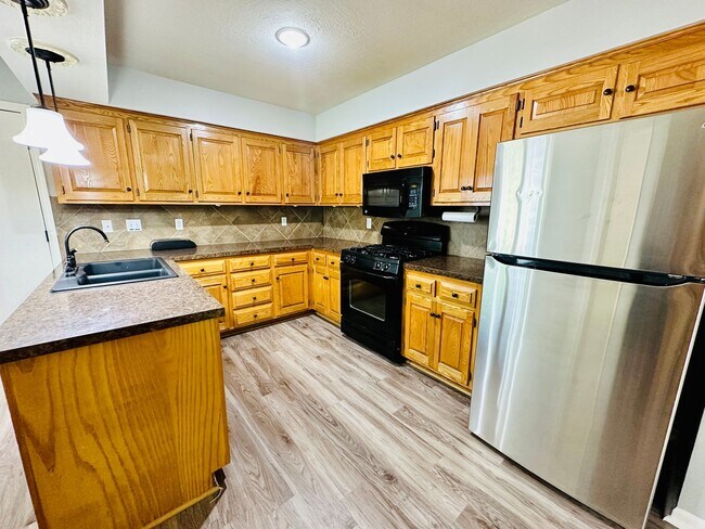Building Photo - {10709}  Spacious Overland Park Duplex + T...