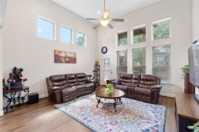 Building Photo - 4421 Casa Robles Dr