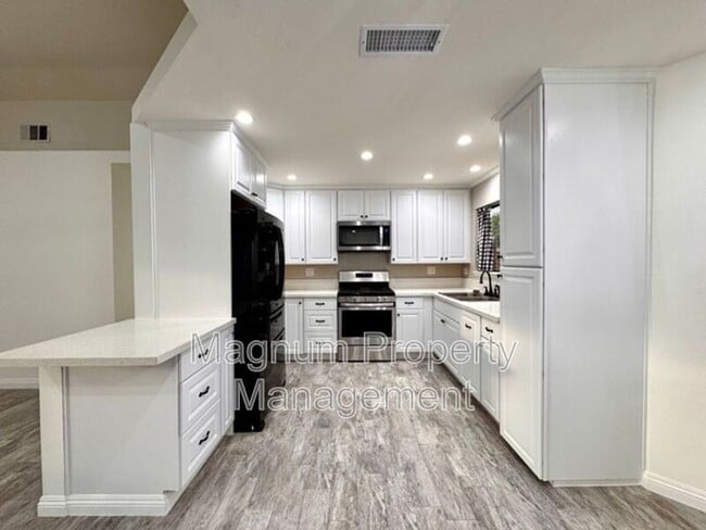 Building Photo - 27776 Spring Meadow Ct