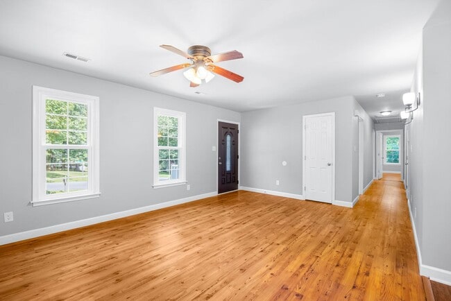 Building Photo - 3 Bedroom Home in Chesterfield County ***Available August 2026**