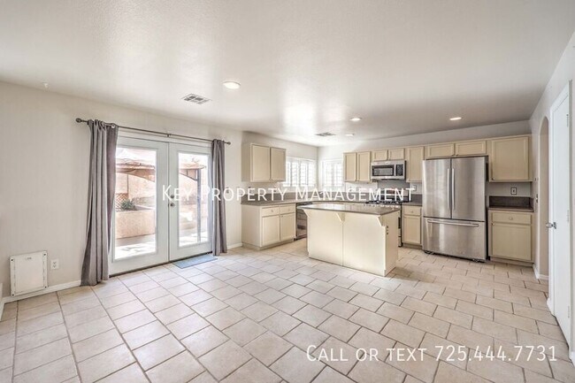 Building Photo - Beautiful 4 bedroom, 2.5 bathroom two-stor...