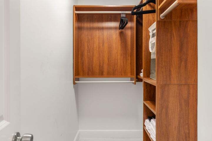 Building Photo - 921 SE 13th Ct