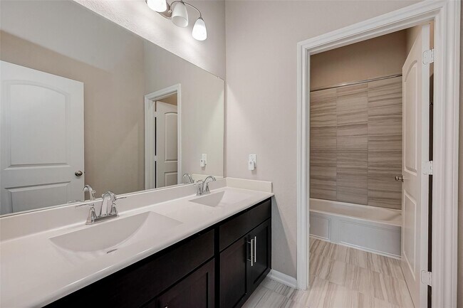 Building Photo - 2559 Terrace Point Dr
