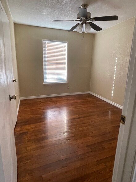 bedroom 1 - 322 Saint Louis Ave