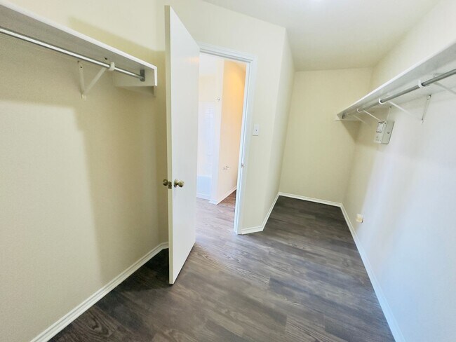 Building Photo - Spacious 4-Bedroom Home in Westwood – Lean...