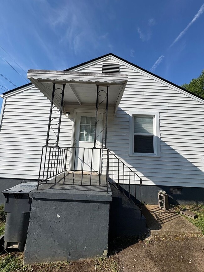 Building Photo - 1307 E Moody Ave