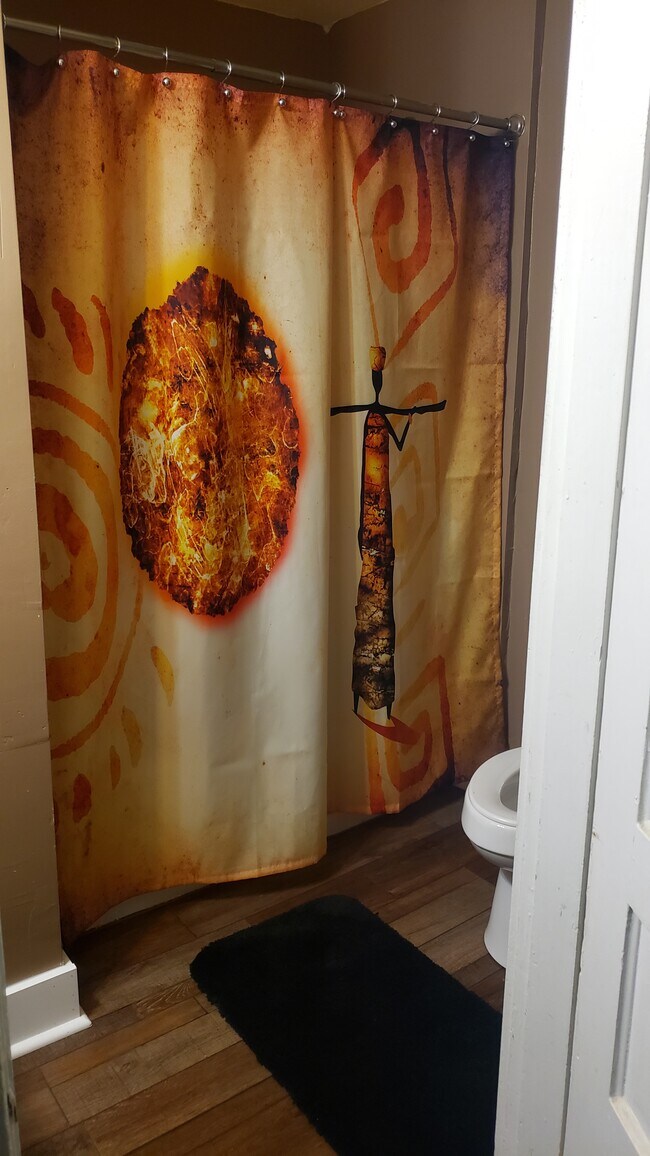 Building Photo - 2909 Montrose Ave