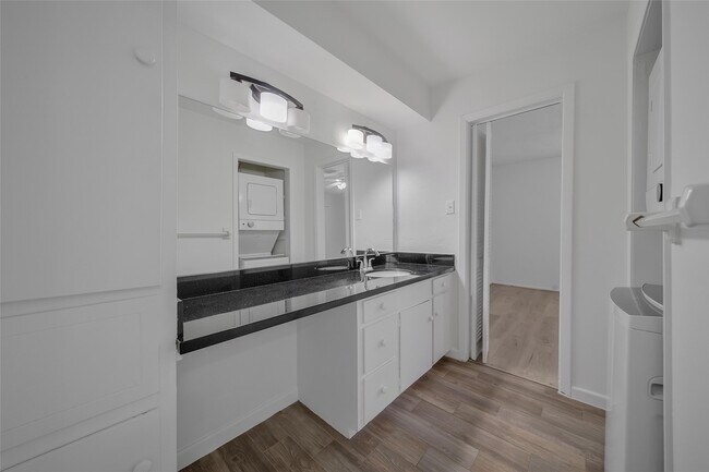 Building Photo - 1403 Blalock Rd