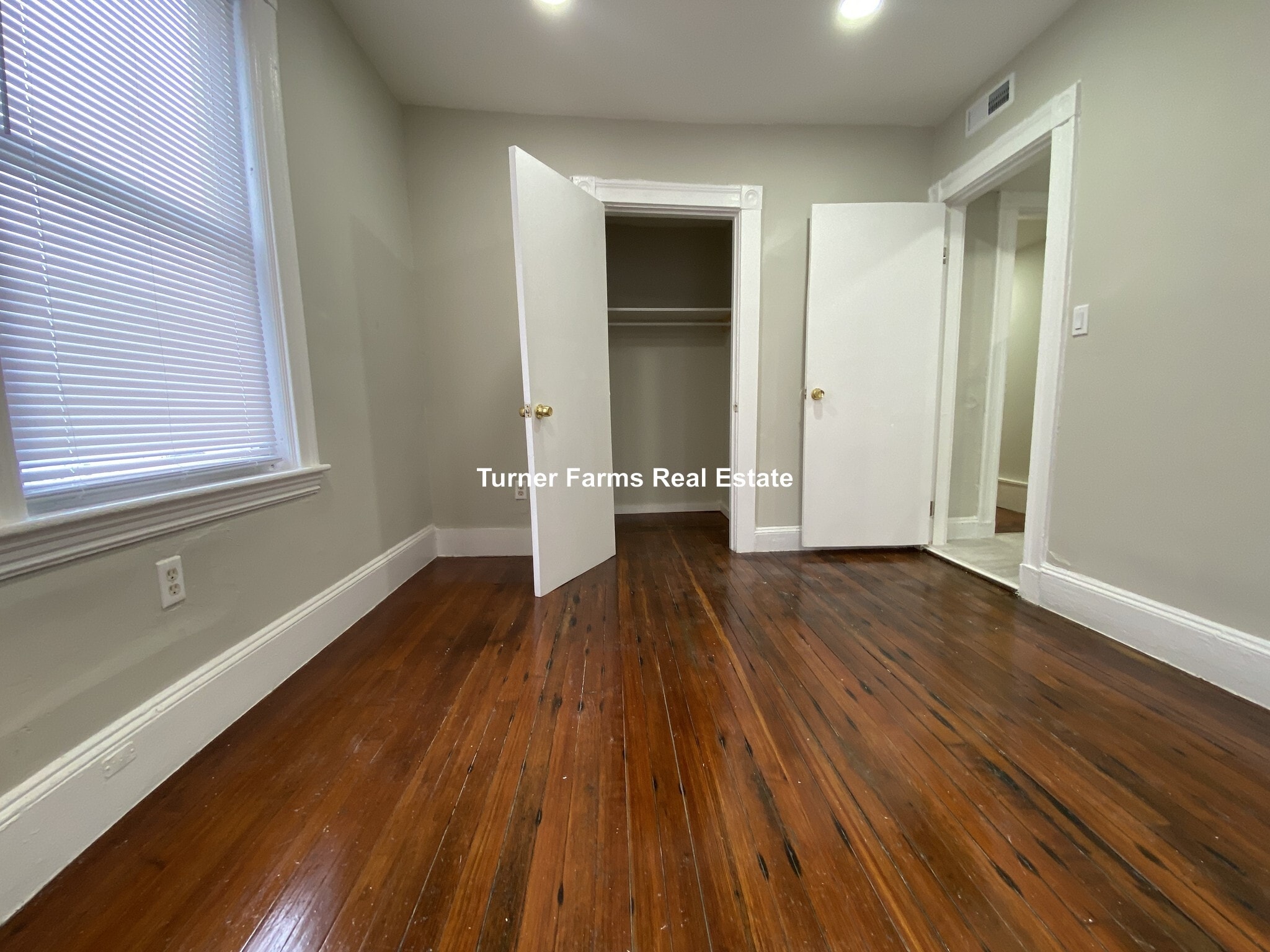 Building Photo - 35 Humphreys St