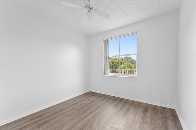 Building Photo - 2100 Greenview Shores Blvd