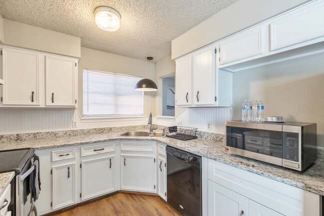 Building Photo - 5701 Quail Run St