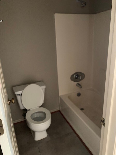 Bedroom 2 bathroom - 6020 Sand Wedge Cir