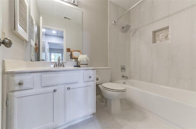 Building Photo - 5701 Village Arbour Dr